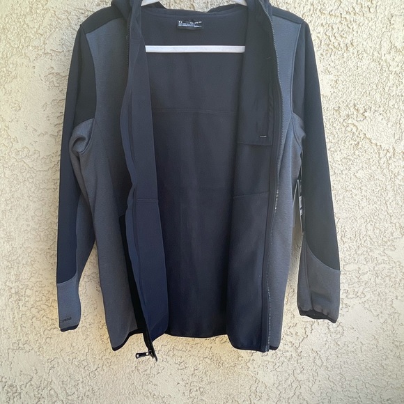 NWT under armour jacket size YXL - Picture 10 of 11